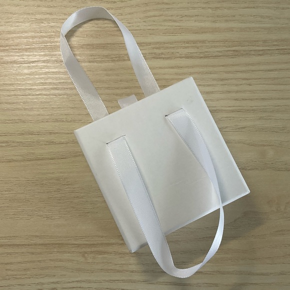 14 Karat Gold Daimond Shaped & Daimond  Encrusted Hanging Graceful Earrings 💎 - Picture 11 of 11